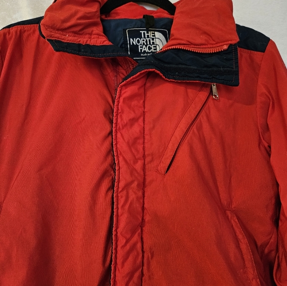 VTG THE NORTH FACE CHERRY RED DOWN FILLED JACKET Size Small - Picture 9 of 12